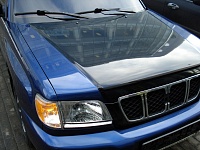 Черный винил на крыше капоте и дисках Subaru Forester.