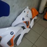 Мотоцикл BMW белый и оранжевый глянец